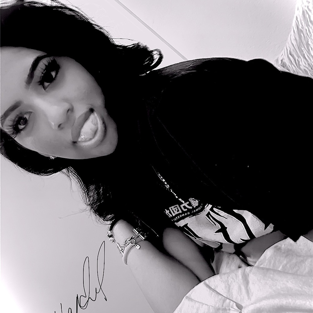 Meet your Posher, Sherona